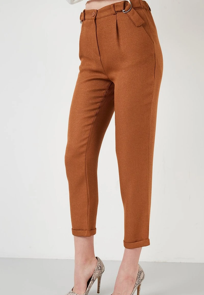 HIGH WAIST TROUSERS - Pantalones - camel LELA HIGH WAIST TROUSERS - Pantalones - Camel, Mujer -LELA Ventas 2024 e64ddb51a25841ebaeb98fa307c1ad6e