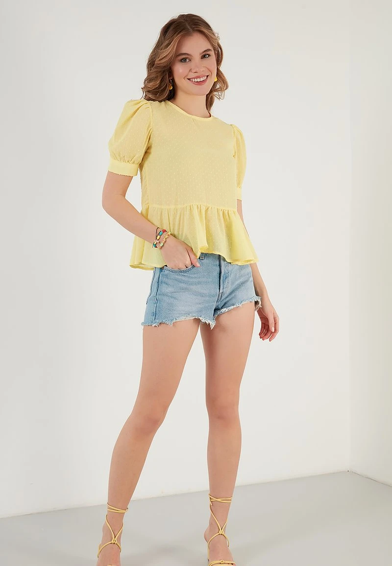 LELA CREW NECK SHORT SLEEVE - Blusa - Yellow , Mujer 2 LELA CREW NECK SHORT SLEEVE - Blusa - Yellow , Mujer - Imagen 2