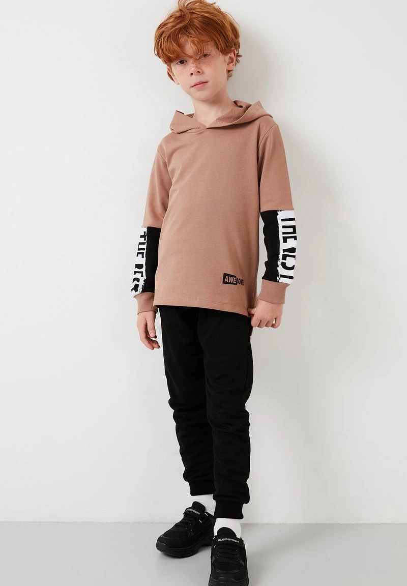 LELA SET - Chándal - Brown , Niños 1 LELA SET - Chándal - Brown , Niños