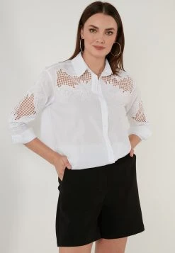 LELA REGULAR FIT - Camisa - White , Mujer -LELA Ventas 2024 ea56ce3e834746c7b6af206135a2d511
