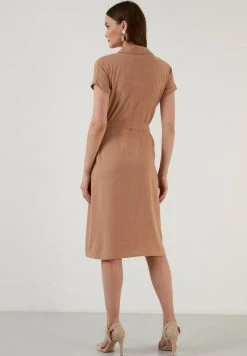 LELA REGULAR FIT DRESS 6235243 - Vestido Camisero - Mink Color, Mujer 2 LELA REGULAR FIT DRESS 6235243 - Vestido Camisero - Mink Color, Mujer -LELA Ventas 2024 efa93e1f65b14f5daa9486d8ea7c4a05