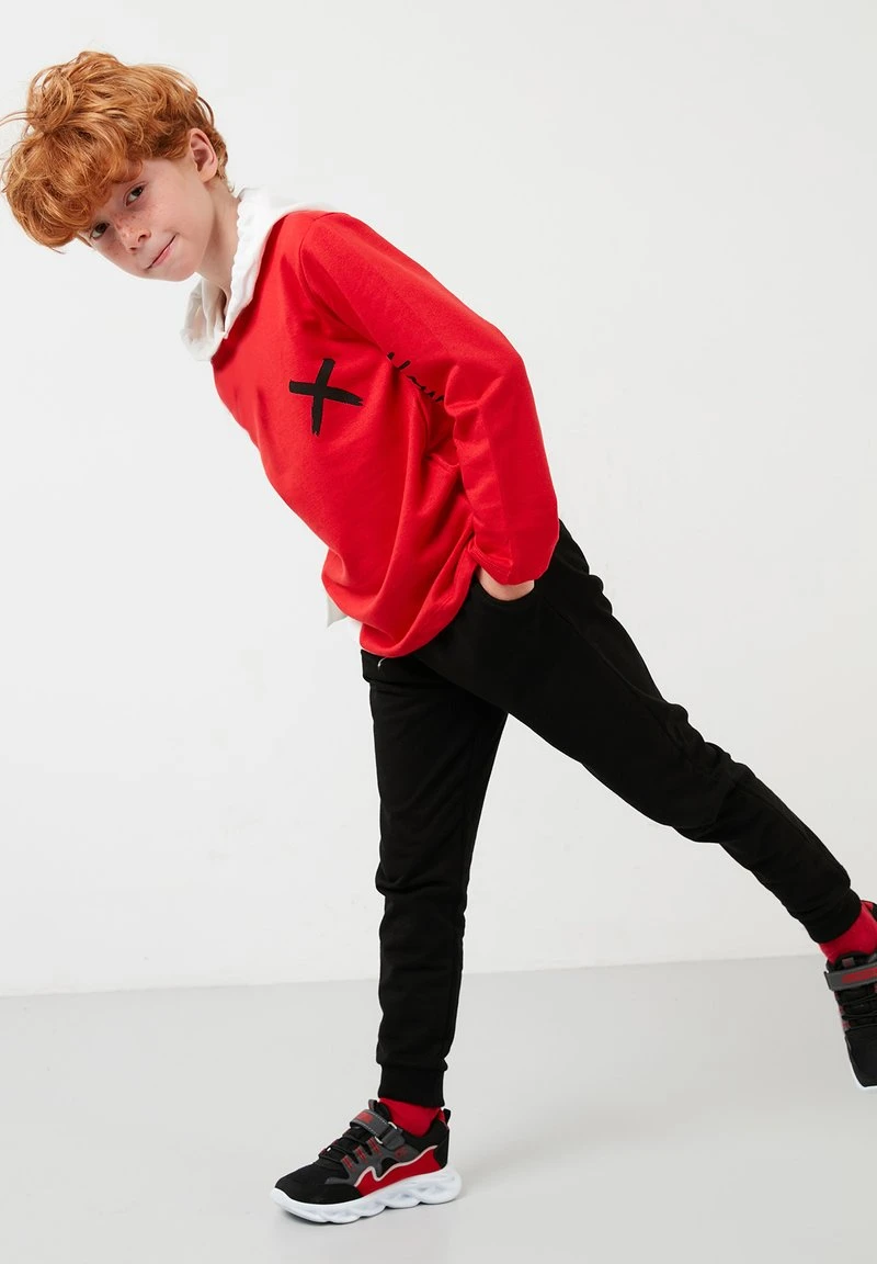 Chándal - red LELA Chándal - Red , Niños -LELA Ventas 2024 f205474d1638435092ca7f7b33534692