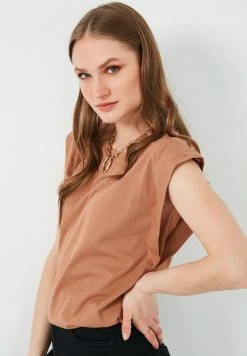 LELA Camiseta Básica - Snuff Coloured, Mujer 2 LELA Camiseta Básica - Snuff Coloured, Mujer -LELA Ventas 2024 f21ebb44f162435fb2627f16f88f2185