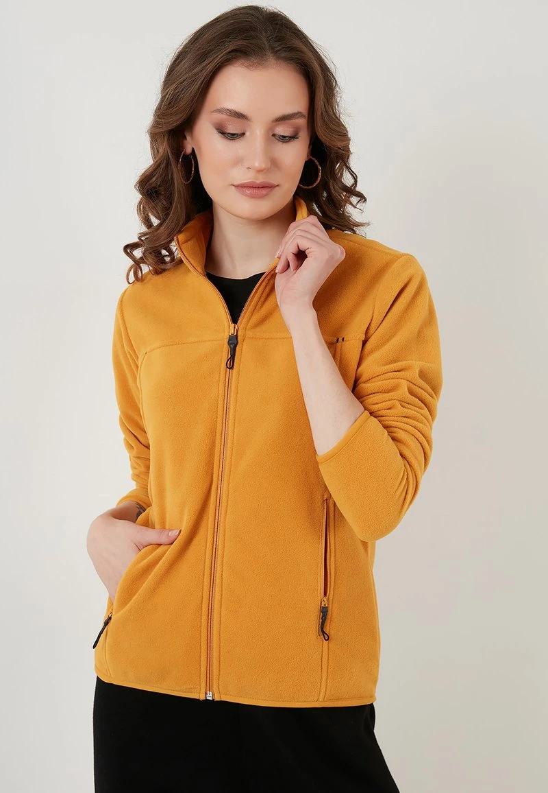 HIGH COLLAR ZIPPER - Forro polar - mustard color LELA HIGH COLLAR ZIPPER - Forro Polar - Mustard Color , Mujer -LELA Ventas 2024 f2cb991b377147538f371984733e90a5