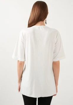 LELA OVERSIZE CREW NECK SLIT DETAILED - Blusa - Ecru , Mujer 6 LELA OVERSIZE CREW NECK SLIT DETAILED - Blusa - Ecru , Mujer -LELA Ventas 2024 f402a28cf3854555afb623f56b7e12dc