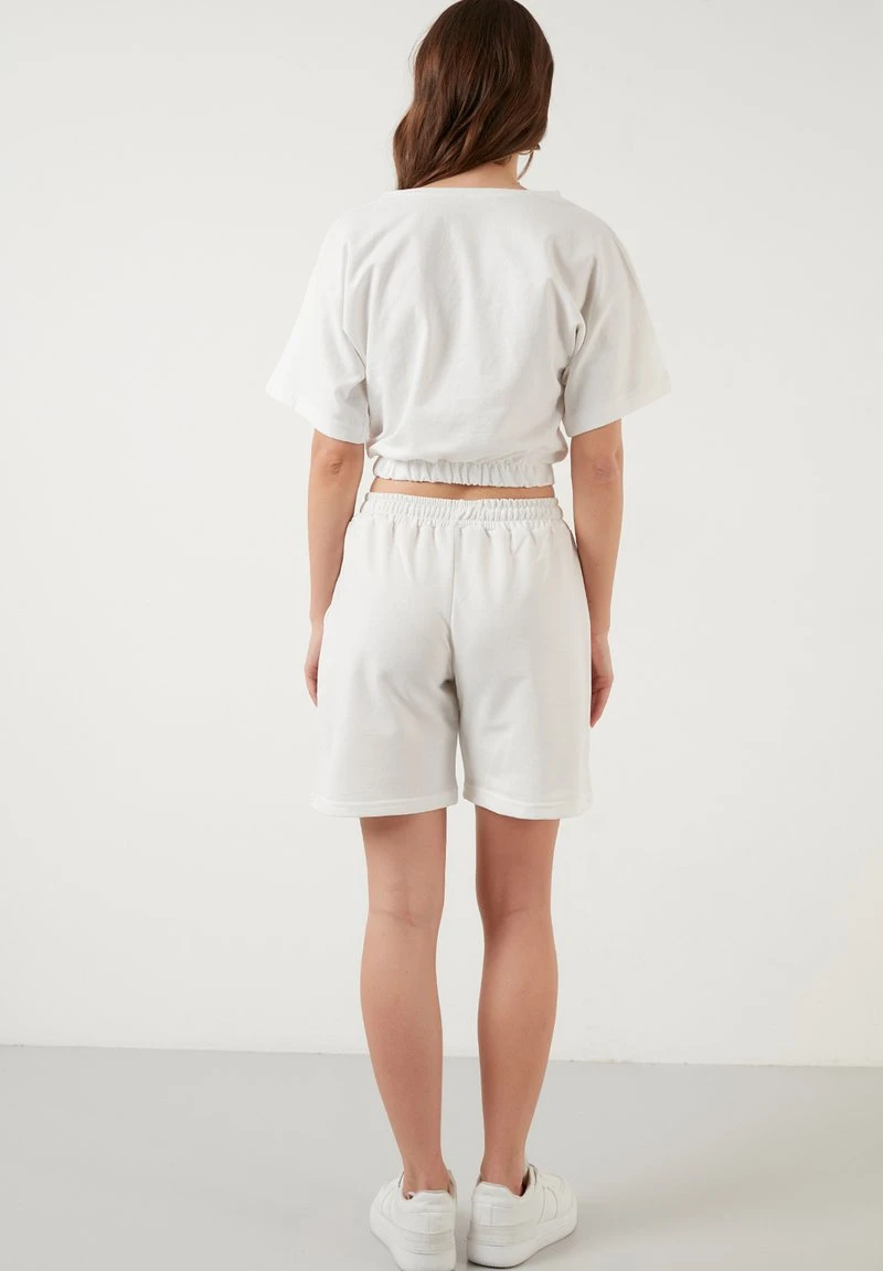 CROP - Shorts - ecru LELA CROP - Shorts - Ecru , Mujer -LELA Ventas 2024 f6d29333930d40a48deb30f1c7cd6fd8