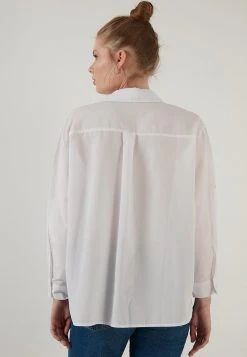 LELA REGULAR FIT - Camisa - White , Mujer 2 LELA REGULAR FIT - Camisa - White , Mujer -LELA Ventas 2024 f6e33595ef064950abbc61daf2806281