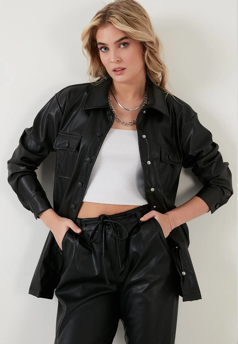 Chaqueta de cuero sintético - black LELA Chaqueta De Cuero Sintético - Black , Mujer -LELA Ventas 2024 f7bffc75a78f4223836d84b7027bd2fe