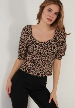 LELA Blusa - Black Lepoard , Mujer 9 LELA Blusa - Black Lepoard , Mujer -LELA Ventas 2024 f7d2965ccca741cebb70c96ead1a2cb8