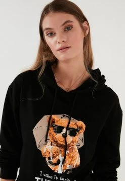 LELA Jersey Con Capucha - Black , Mujer 2 LELA Jersey Con Capucha - Black , Mujer -LELA Ventas 2024 fe57177b3f964a89a3c7f846df382737