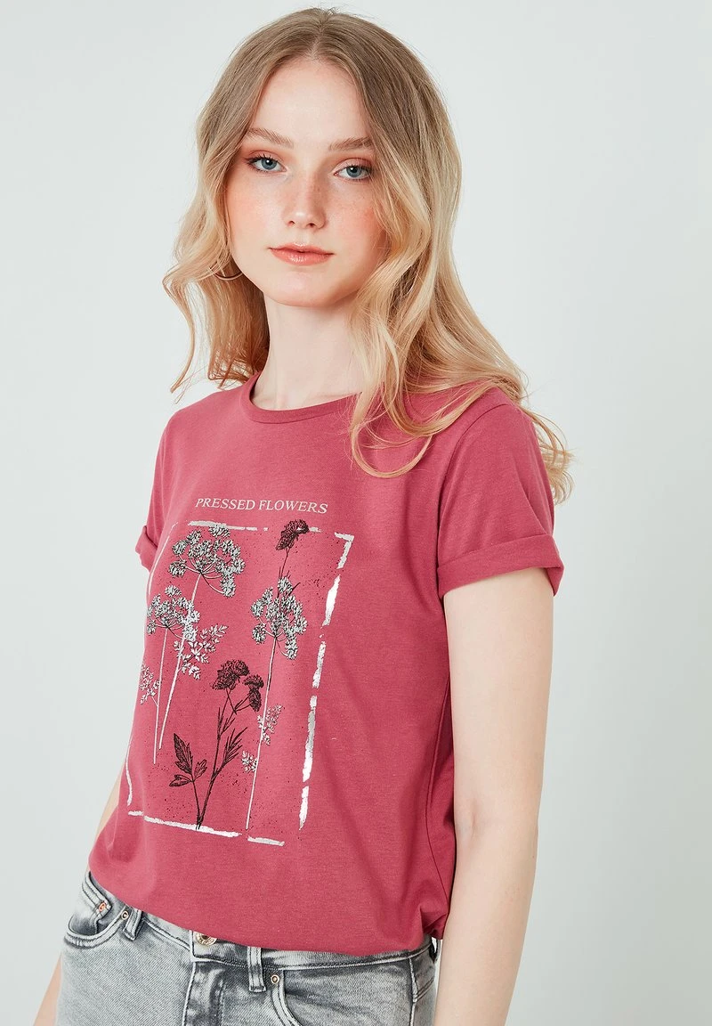 Camiseta estampada - dusty rose color LELA Camiseta Estampada - Dusty Rose Color , Mujer -LELA Ventas 2024 ff1cdfa5f4a64f2daed81d8ce989d3bb
